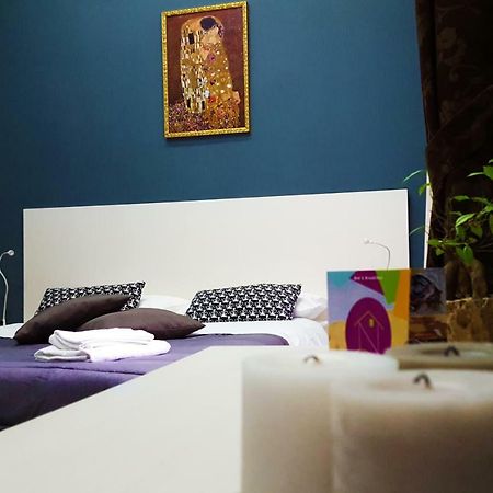 Holiday Naples Art Rooms المظهر الخارجي الصورة